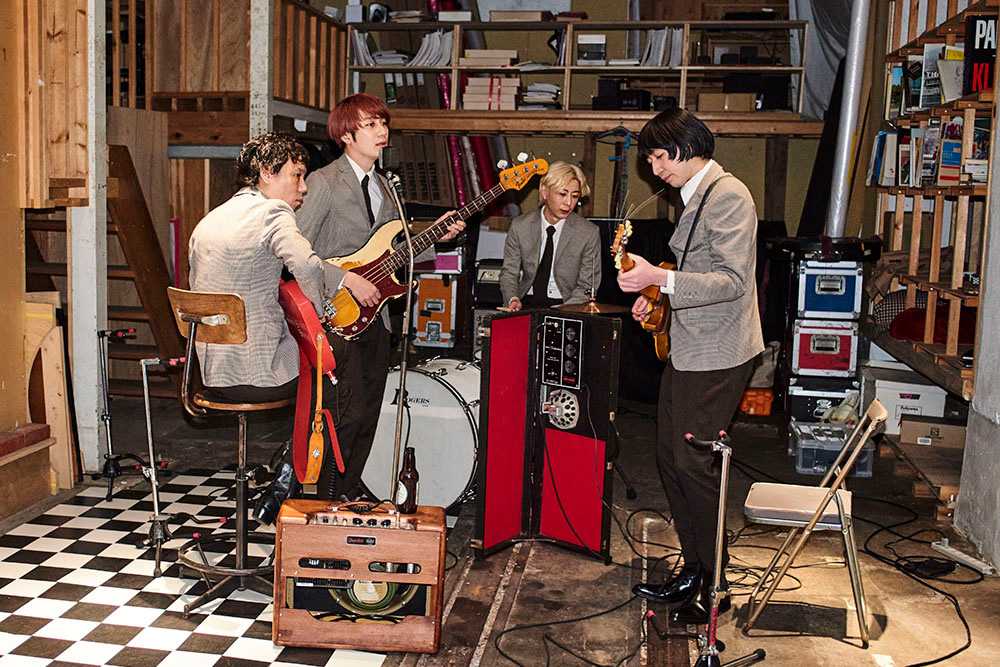 THE BAWDIES
